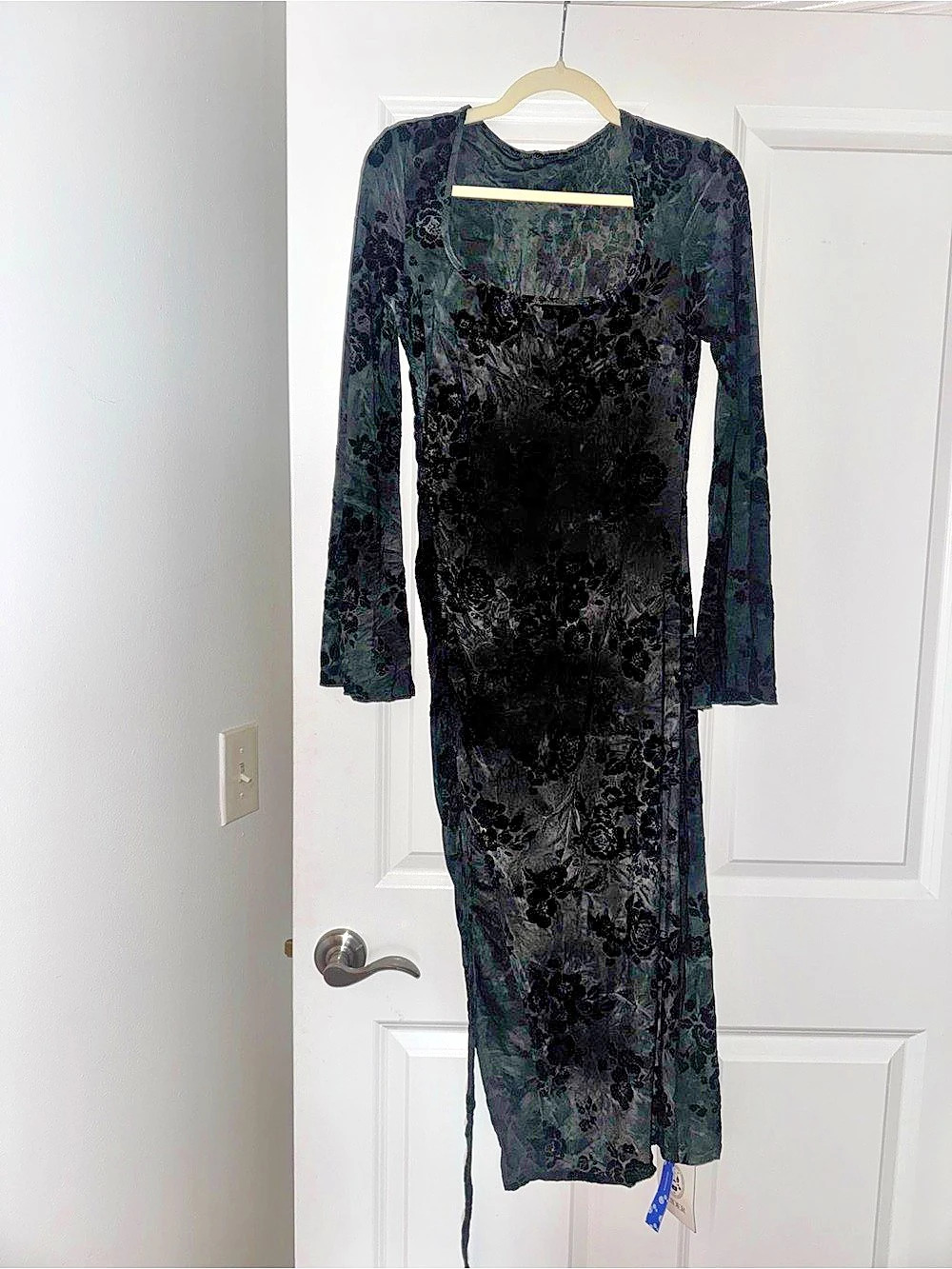 Cider Floral Velvet Midi Dress in Black & Gray NWT